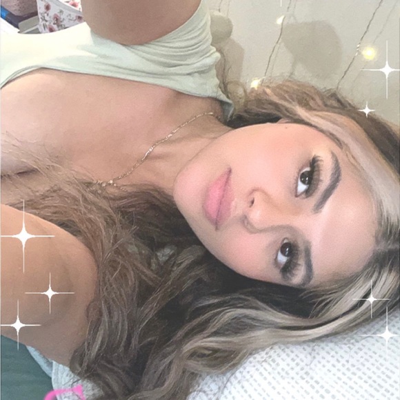 Meet your Posher, Stephanie - Picture 1 of 1